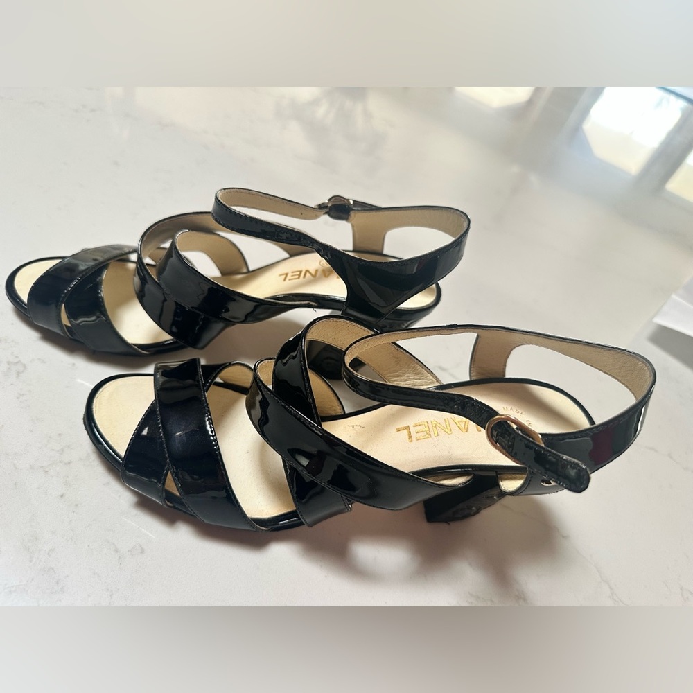 Chanel Camellia Block Heel Patent Sandals 39.5 - Picture 8 of 10
